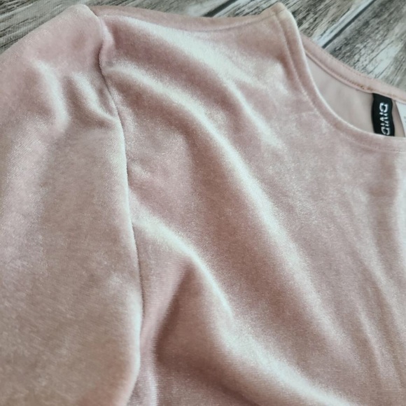 H&M— long sleeve suede pink shirt - Picture 2 of 3
